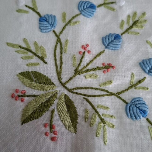 Hand-embroidered white tablecloth with blue flowers 170×220 and 8 napkins new
