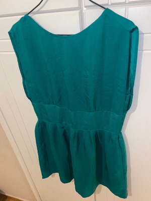 Φόρεμα κοντό μεταχειρισμένο πράσινο σμαραγδί Sessun 100% silk με ανοιχτή πλάτη