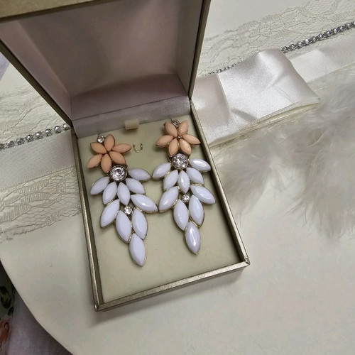 Earrings white and pink