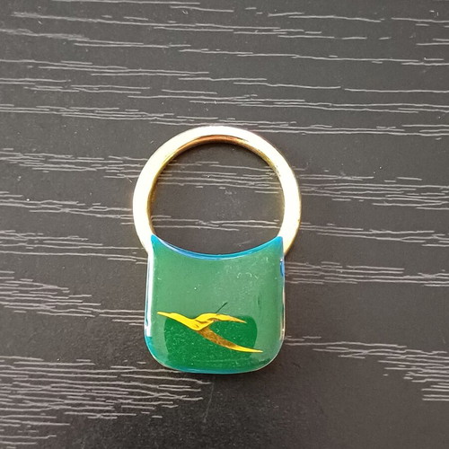 Vintage metal keychain Kuwait Airways, retro 70s/80s collectible