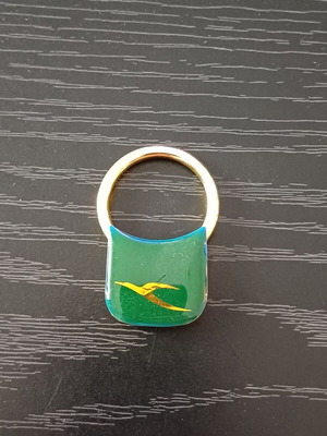 Vintage metal keychain Kuwait Airways, retro 70s/80s collectible