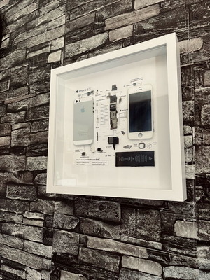 IPhone 5s framed collectible like new, white-gold wood