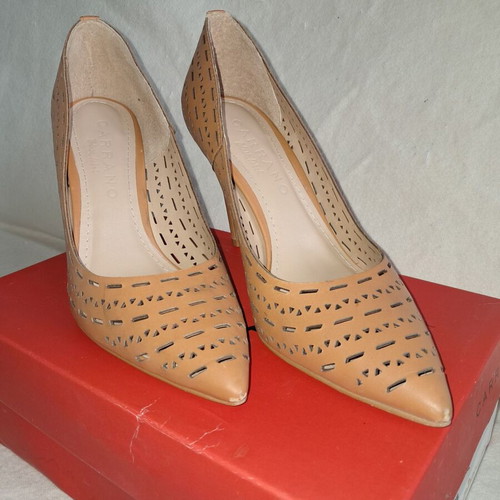 Carrano pumps like new, closed in beige color with low heel