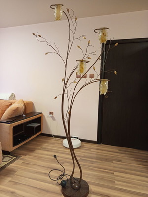 Metal floor lamp with wood design