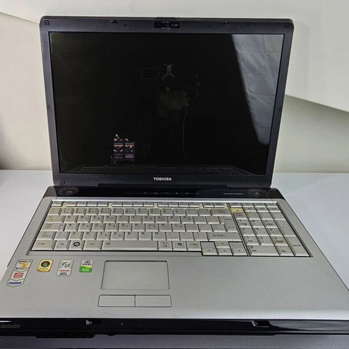 Laptop Toshiba Satellite P200D-11L used with screen defect for parts
