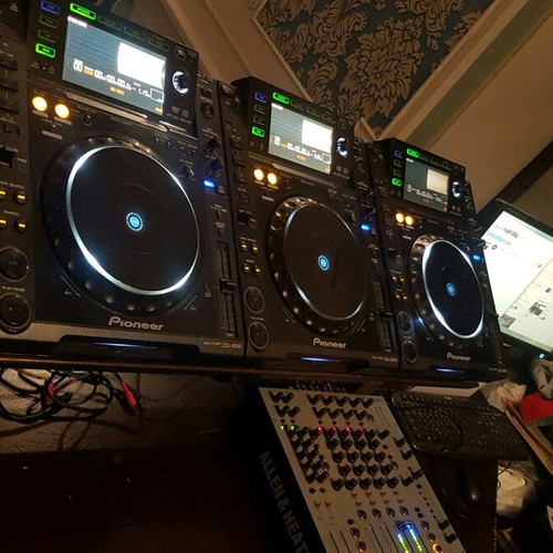 Pioneer CDJ-2000 used in excellent condition