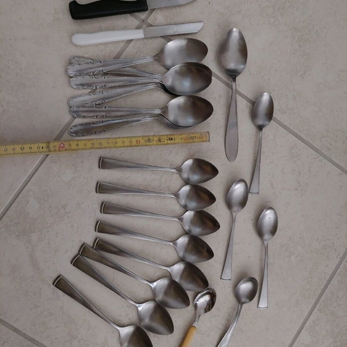 Knives and spoons used, set of 23 pieces