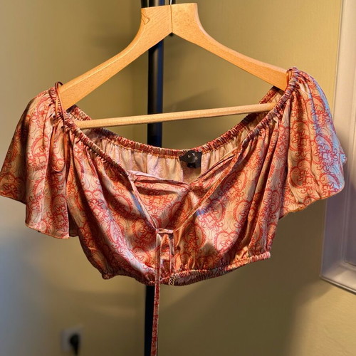 Lynne set like new with high-waisted skirt and crop top