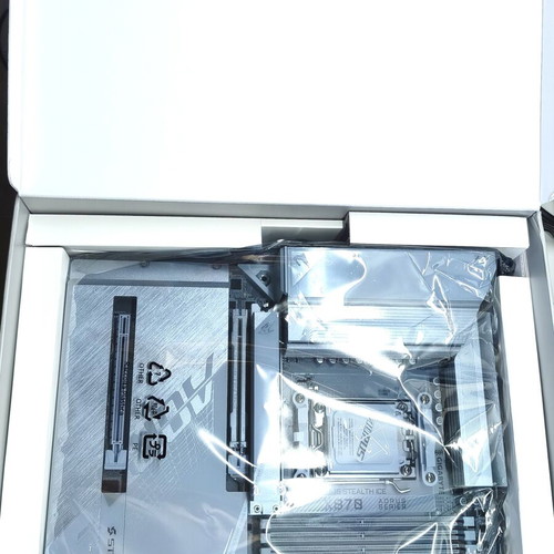 Gigabyte X870 Aorus Stealth Ice motherboard DDR5 Ryzen like new