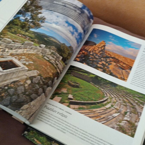 Archaeological sites two volumes like new, Wonderful Greece series