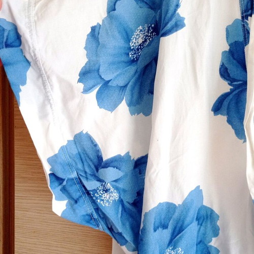 Nota lingerie robe used, white with blue flowers, size Large