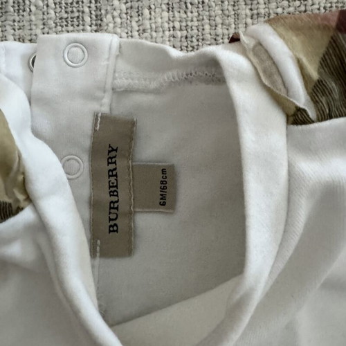 Burberry baby clothing set size 6 months like new