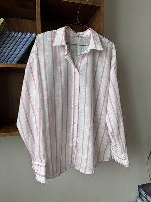 Pink set with shorts and shirt like new, size L