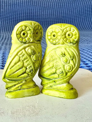 Set of 2 owl figurines, light green
