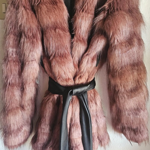Women's fur coat with belt, small, worn twice