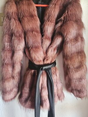Women's fur coat with belt, small, worn twice