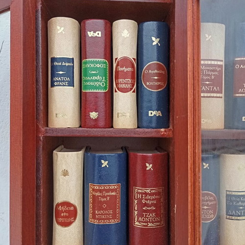 Deagostini miniature books used, 56 titles with mini bookshelf