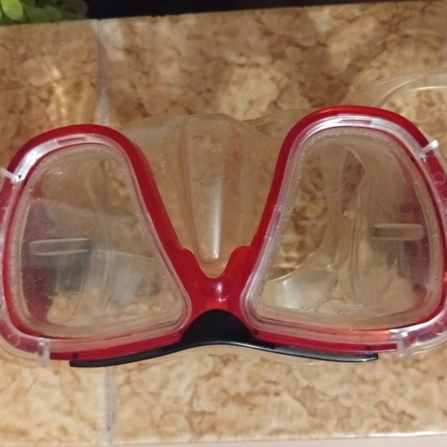Sea mask used with tempered glass for scuba divers