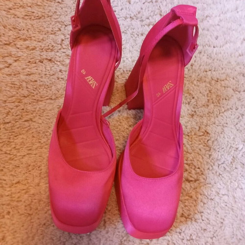 Zara fuchsia disco-style sandals like new, size 40, thick heel