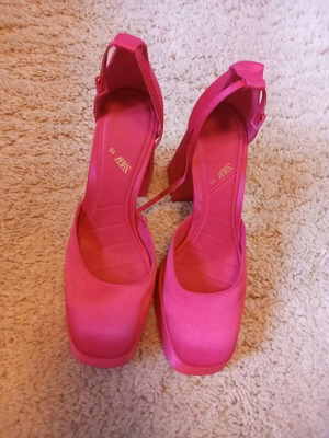 Zara fuchsia disco-style sandals like new, size 40, thick heel