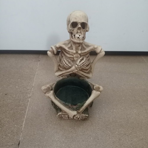 Ashtray Skeleton like new with skull design