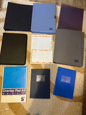 Τετράδια φάκελοι ντοσιέ ημερολόγιο είδη γραφείου γραφικής ύλης οργάνωσης σαν καινούργια