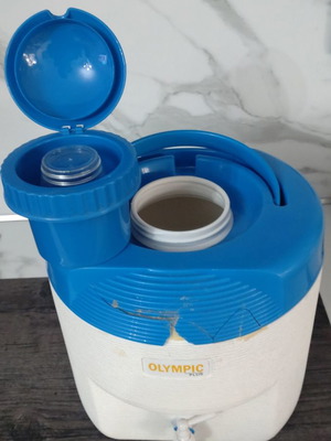 Water container 4.5 liters used with cup holder