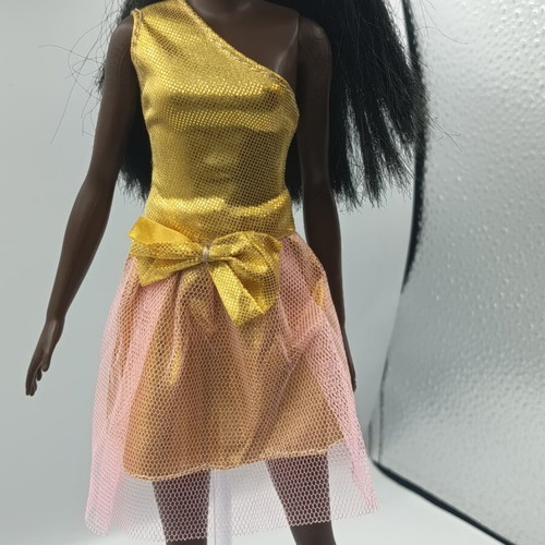 Dress and shoes for fashion dolls like new