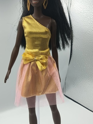 Dress and shoes for fashion dolls like new