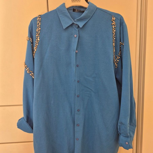 Brigitte Boutique shirt like new, one size with rhinestone embroidery