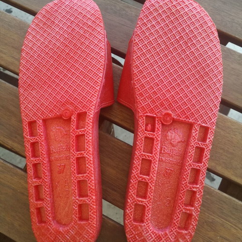 Buffalo women's slippers size 37 new, red plastic