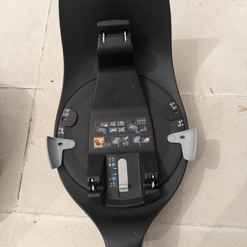 Maxi-Cosi Pearl 360 Car Seat with ISOFIX Base like new