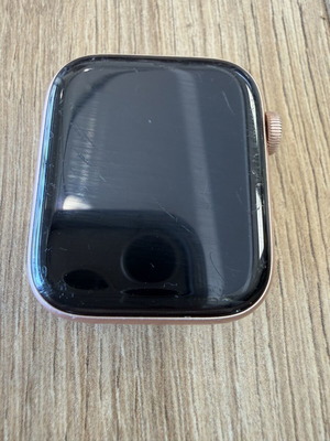 Apple Watch Series SE 44mm used, rose gold with new white strap
