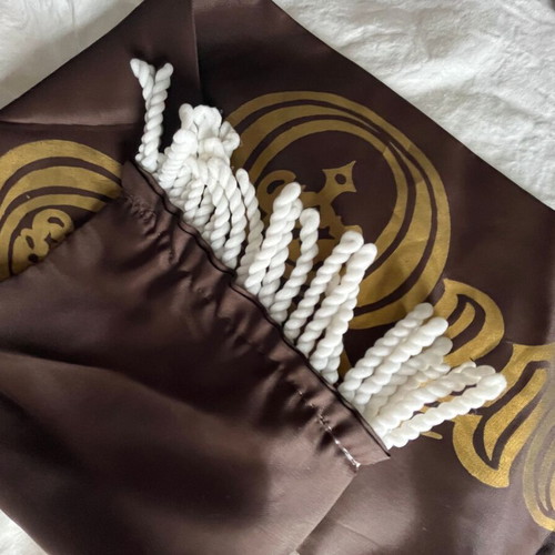 Queen Scarf like new, collectible 80s