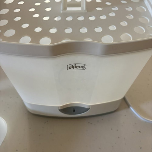 Chicco electric baby bottle sterilizer with 6 slots