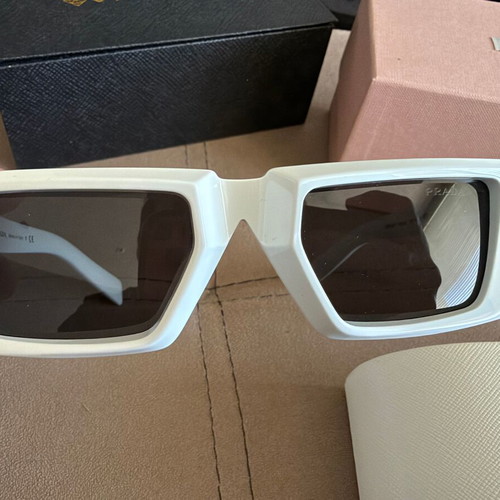 Prada SPR24Y sunglasses like new, white frame, unisex