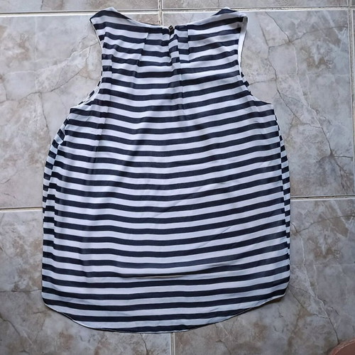 Yessica sleeveless blouse like new, size L, black and white