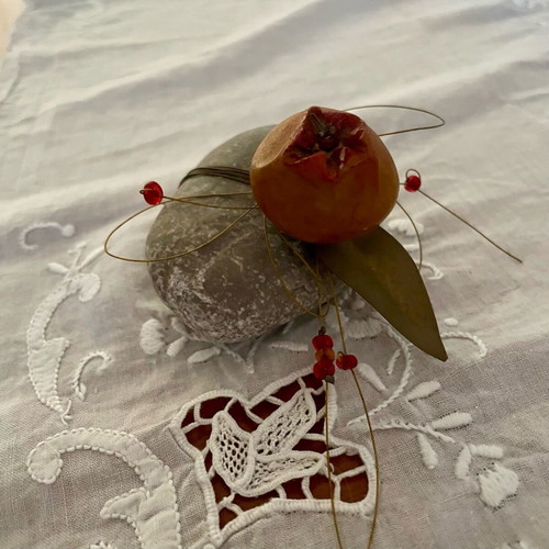 Decorative stone like new with ceramic and wire