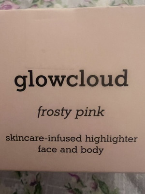 Glowcloud Frosty Pink highlighter for face and body