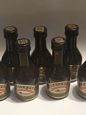 Baileys miniature bottles, pack of 9, 50ml, sealed