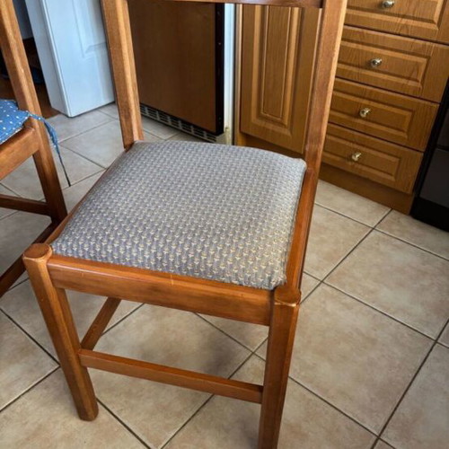 Kitchen dining set like new with 4 chairs and extension option