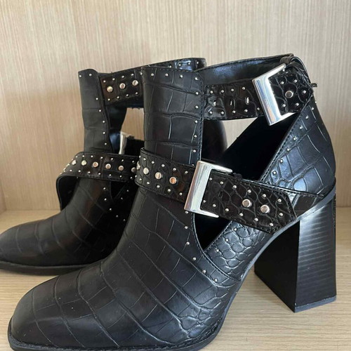 Zara black ankle boots size 40 like new