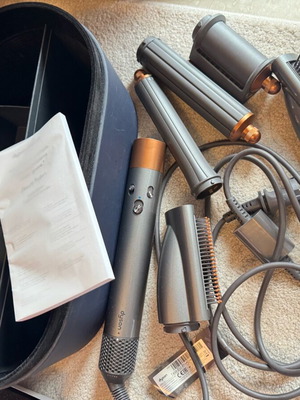 Dyson Airwrap Multi Styler set hair dryer like new