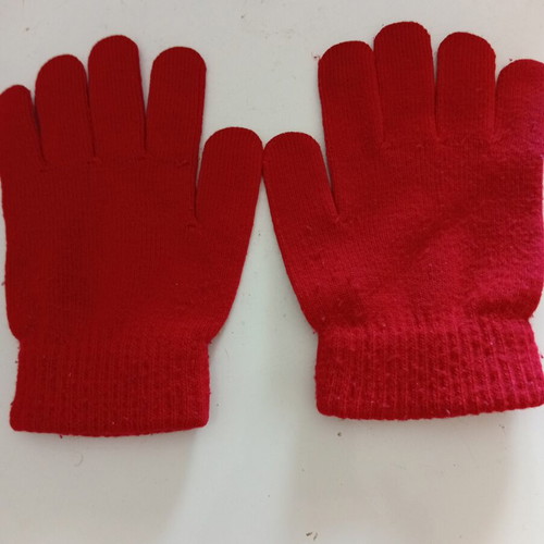 Children's red acrylic gloves new, size for 8 years
