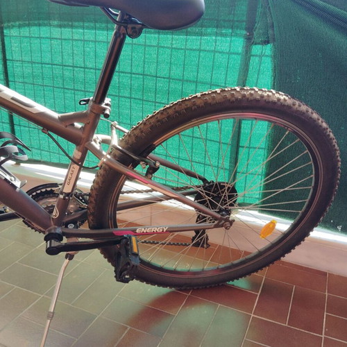 Mountain bike like new, women's, black, front suspension, gears