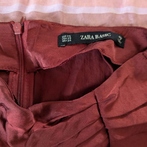 Zara skirt new with zipper and slit, size XS, burgundy