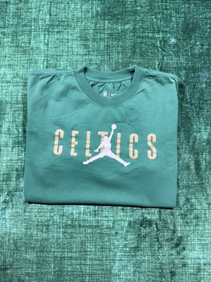 Celtics T-shirt NBA loose fit size small like new green