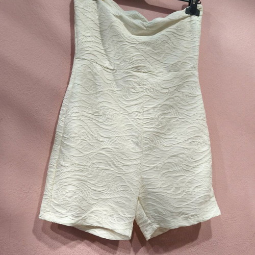 White all-in-one shorts with embossed designs Shein