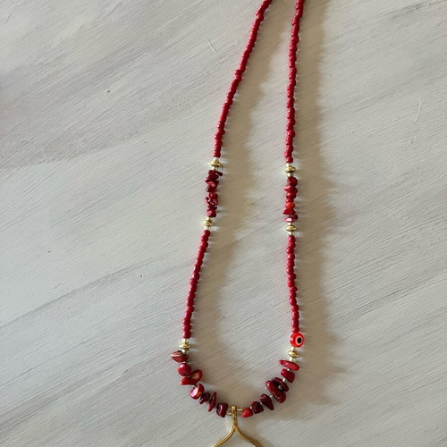 Red necklace with tail and beads, new, gold-colored elements