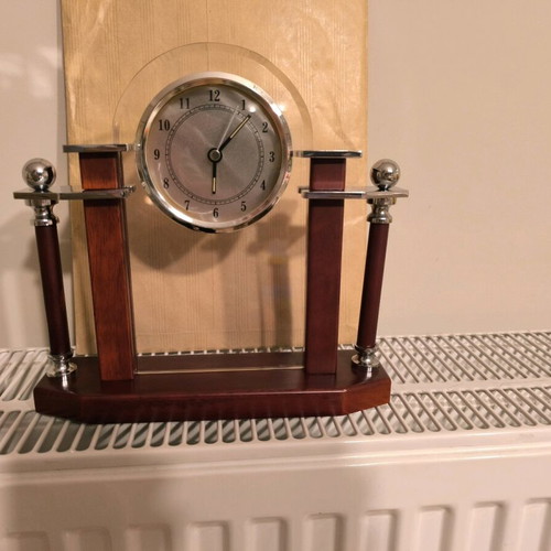 Table clock-alarm clock like new, analog